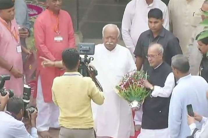 Pranab Mukherjee visits RSS founder Hedgewar birthplace, calls him 'great son of mother India' Pranab Mukherjee visits RSS founder Hedgewar birthplace, calls him 'great son of mother India'- India TV Hindi