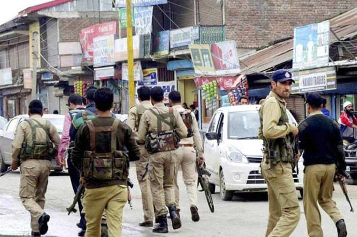 जम्मू एवं कश्मीर में पुलिस अधिकारी लापता, हिज्बुल मुजाहिद्दीन से जुड़ने की खबर जम्मू एवं कश्मीर में पुलिस अधिकारी लापता, हिज्बुल मुजाहिद्दीन से जुड़ने की खबर- India TV Hindi