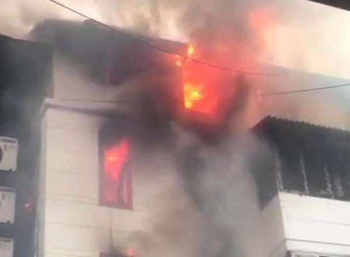 Mumbai Fire in building at Charni Road one dead Mumbai Fire in building at Charni Road one dead- India TV Hindi