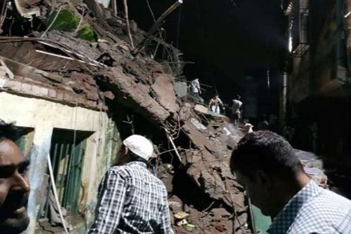 महाराष्ट्र: भिवंडी में तीन मंज़िला इमारत का हिस्सा गिरा, एक महिला की मौत महाराष्ट्र: भिवंडी में तीन मंज़िला इमारत का हिस्सा गिरा, एक महिला की मौत- India TV