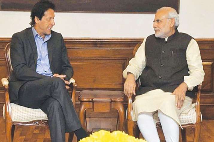 शपथ ग्रहण में प्रधानमंत्री नरेंद्र मोदी को न्योता दे सकते हैं इमरान खान शपथ ग्रहण में प्रधानमंत्री नरेंद्र मोदी को न्योता दे सकते हैं इमरान खान- India TV Hindi
