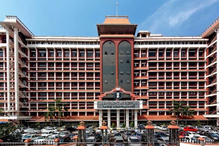 केरल उच्च न्यायालय ने दुष्कर्म के दूसरे आरोपी पादरी को भी जमानत दी केरल उच्च न्यायालय ने दुष्कर्म के दूसरे आरोपी पादरी को भी जमानत दी- India TV
