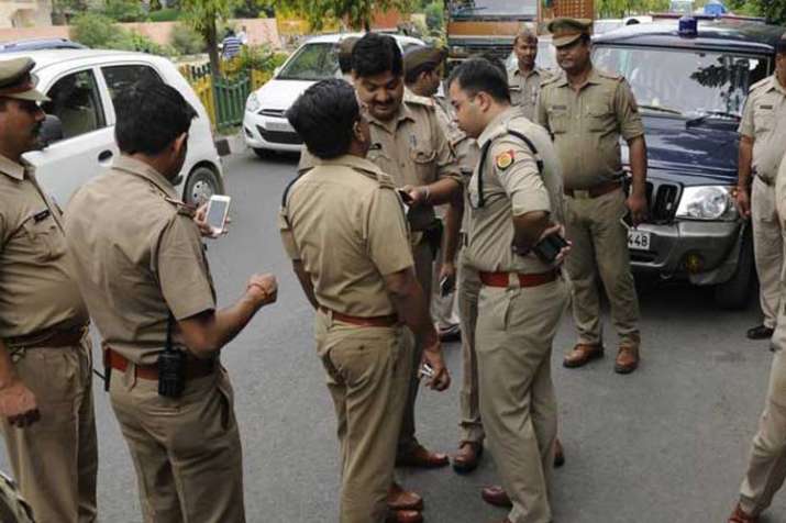 उत्तर प्रदेश: नोएडा से 2 बांग्लादेशी आतंकवादी गिरफ्तार उत्तर प्रदेश: नोएडा से 2 बांग्लादेशी आतंकवादी गिरफ्तार- India TV