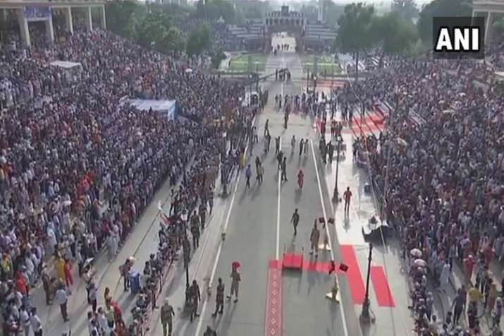 Punjab: Huge crowd gathers at Attari-Wagah border to... Punjab: Huge crowd gathers at Attari-Wagah border to...- India TV