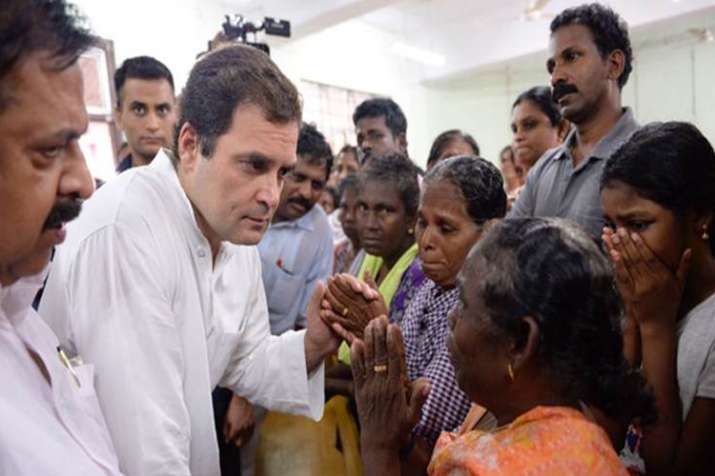 राहुल गांधी ने केरल में बाढ़ राहत शिविरों का दौरा किया राहुल गांधी ने केरल में बाढ़ राहत शिविरों का दौरा किया- India TV