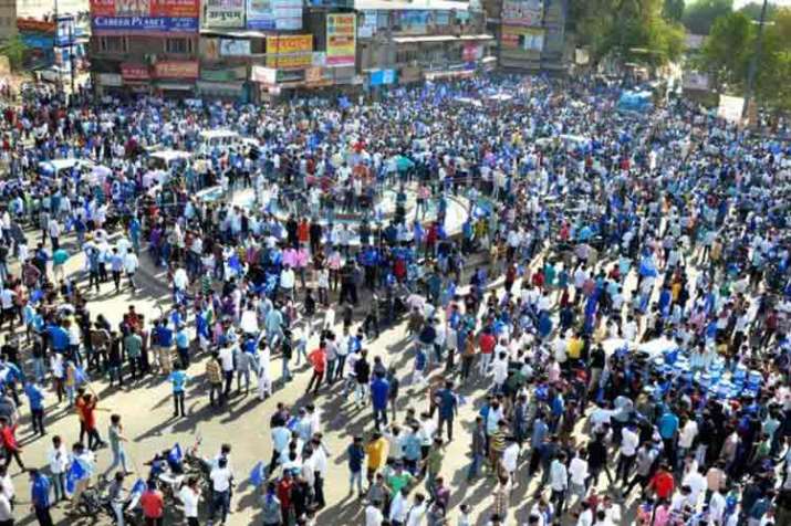 Violent protests in many states during bharat bandh Violent protests in many states during bharat bandh- India TV Hindi