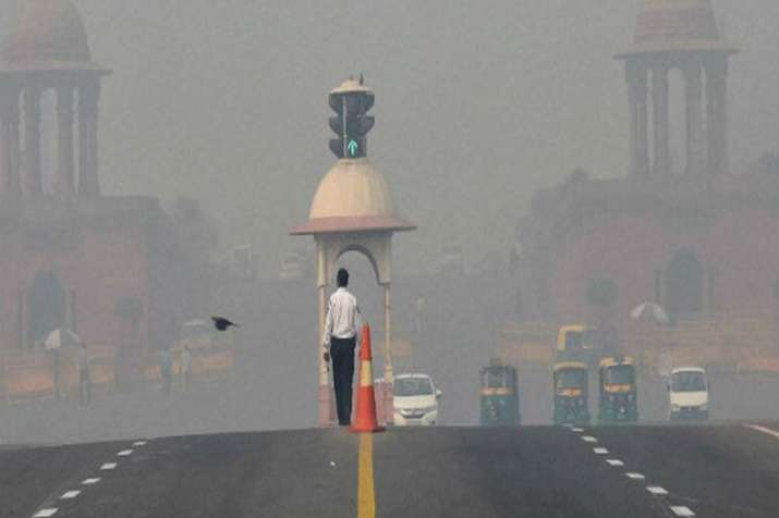 दिल्ली में वायु गुणवत्ता ‘गंभीर’ स्तर के पास पहुंची, दिवाली के बाद बद्तर हो सकते हैं हालात दिल्ली में वायु गुणवत्ता ‘गंभीर’ स्तर के पास पहुंची, दिवाली के बाद बद्तर हो सकते हैं हालात- India TV