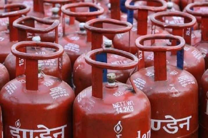 गैस सिलेंडर की... गैस सिलेंडर की...- India TV Paisa