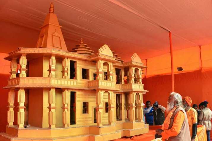 People look at a model of Ram Mandir, to be built in... People look at a model of Ram Mandir, to be built in...- India TV Hindi