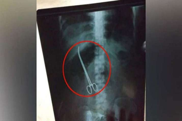 डॉक्टरों ने सर्जरी... डॉक्टरों ने सर्जरी...- India TV Hindi