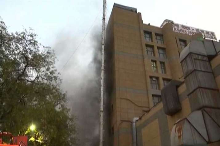 Delhi: Fire breaks out at an operation theatre in... Delhi: Fire breaks out at an operation theatre in...- India TV Hindi