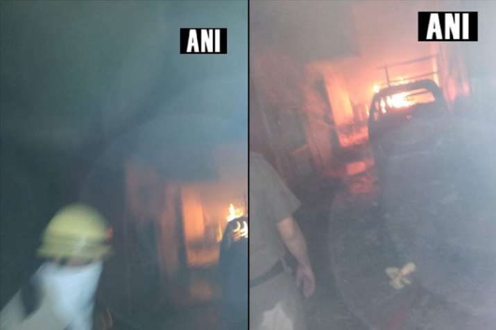 Delhi: Fire breaks out after a cylinder blast in a building on Karawal road in Monga Nagar Delhi: Fire breaks out after a cylinder blast in a building on Karawal road in Monga Nagar- India TV