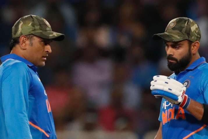 पूर्व भारतीय कप्तान का बड़ा बयान, बोले- धोनी भारतीय टीम के आधे कप्तान, उनके बिना असहज दिखते हैं कोहल पूर्व भारतीय कप्तान का बड़ा बयान, बोले- धोनी भारतीय टीम के आधे कप्तान, उनके बिना असहज दिखते हैं कोहल- India TV Hindi