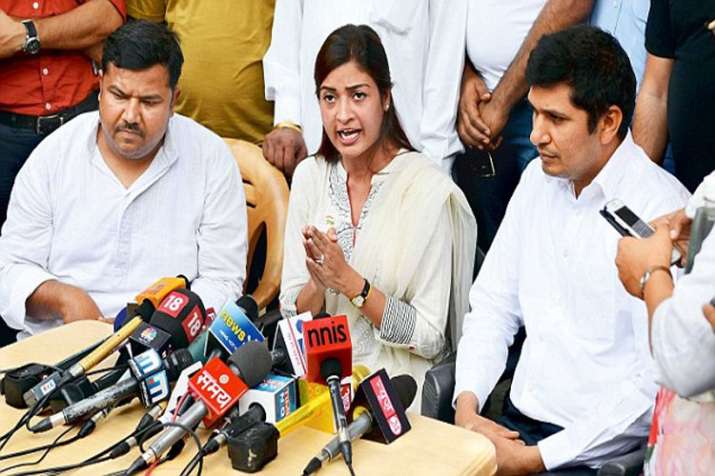 Twitter war between AAP MLA Alka Lamba and Saurabh Bharadwaj over joining Congress Twitter war between AAP MLA Alka Lamba and Saurabh Bharadwaj over joining Congress- India TV