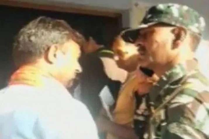 बुलंदशहर से बीजेपी उम्मीदवार भोला सिंह एक दिन के लिए नजरबंद बुलंदशहर से बीजेपी उम्मीदवार भोला सिंह एक दिन के लिए नजरबंद- India TV Hindi