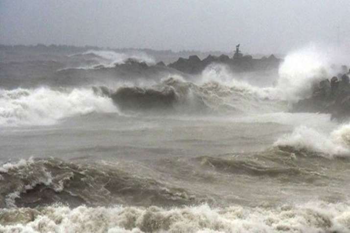 Cyclone 'Fani': NDRF, Coast Guard put on high alert; fishermen asked not to venture into sea Cyclone 'Fani': NDRF, Coast Guard put on high alert; fishermen asked not to venture into sea - India TV Hindi