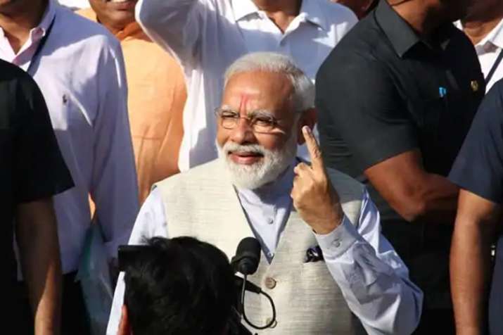 कांग्रेस की मांग खारिज, पीएम मोदी को चुनाव आयोग से क्लीन चिट कांग्रेस की मांग खारिज, पीएम मोदी को चुनाव आयोग से क्लीन चिट- India TV
