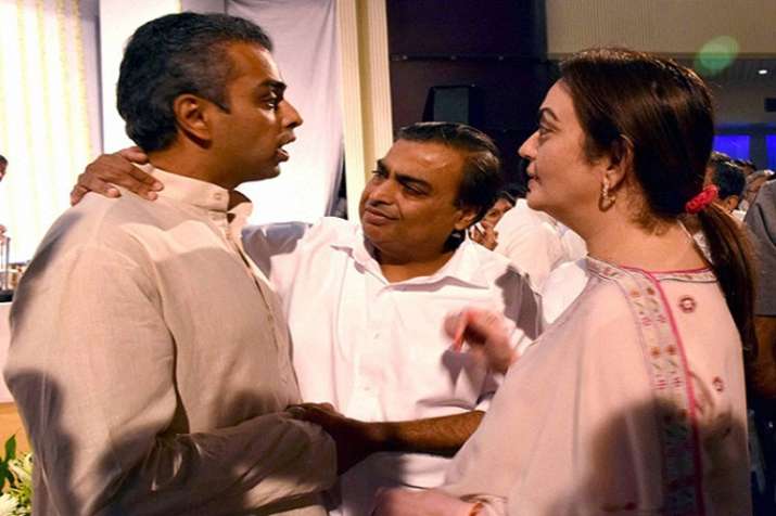 Mukesh Ambani supports Milind Deora from South Mumbai Lok Sabha seat Mukesh Ambani supports Milind Deora from South Mumbai Lok Sabha seat- India TV Hindi