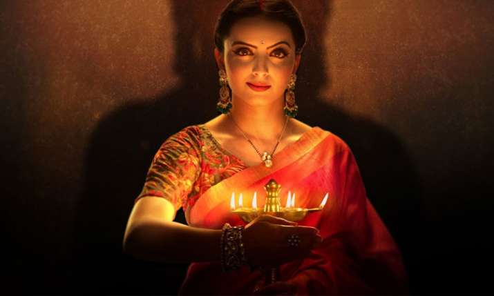 'एक भ्रम- सर्व गुन... 'एक भ्रम- सर्व गुन...- India TV Hindi
