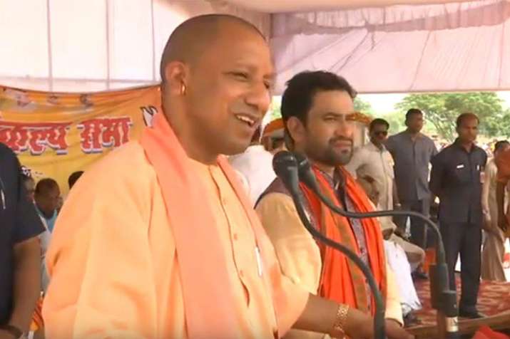 UP CM Yogi Adityanath and Dinesh Lal Yadav Nirahua | Twitter UP CM Yogi Adityanath and Dinesh Lal Yadav Nirahua | Twitter- India TV