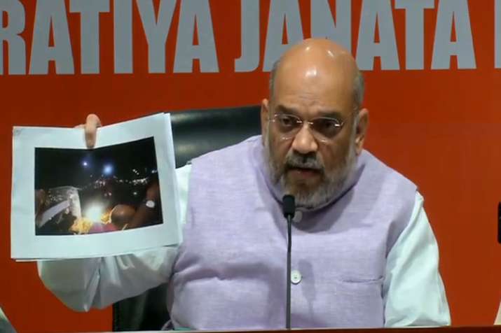 BJP National President Amit Shah during an election roadshow in Kolkata BJP National President Amit Shah during an election roadshow in Kolkata- India TV Hindi