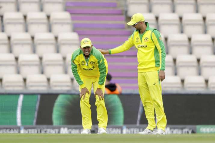 World Cup 2019: ऑस्ट्रेलिया को लगा बड़ा झटका! अभ्यास मैच के दौरान चोटिल हुए उस्मान ख्वाजा World Cup 2019: ऑस्ट्रेलिया को लगा बड़ा झटका! अभ्यास मैच के दौरान चोटिल हुए उस्मान ख्वाजा - India TV Hindi