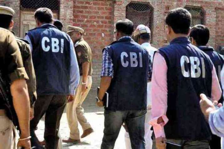 पूर्व मंत्री गायत्री प्रजापति के घर CBI की रेड, अवैध खनन केस में दिल्ली-यूपी में 22 जगहों पर रेड पूर्व मंत्री गायत्री प्रजापति के घर CBI की रेड, अवैध खनन केस में दिल्ली-यूपी में 22 जगहों पर रेड- India TV Hindi