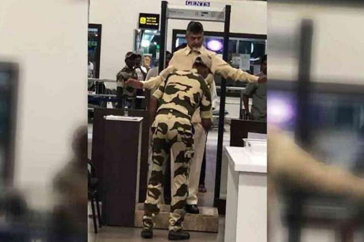 विजयवाड़ा हवाईअड्डे पर ली गई चंद्रबाबू नायडू की तलाशी, नाराज टीडीपी ने दिया ये बड़ा बयान विजयवाड़ा हवाईअड्डे पर ली गई चंद्रबाबू नायडू की तलाशी, नाराज टीडीपी ने दिया ये बड़ा बयान- India TV Hindi