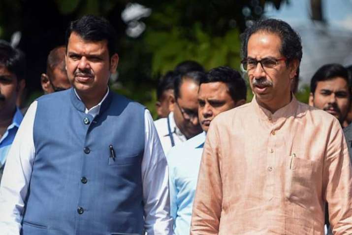 फड़नवीस ने की ठाकरे से मुलाक़ात, मंत्रिमंडल के विस्तार को लेकर हुई चर्चा फड़नवीस ने की ठाकरे से मुलाक़ात, मंत्रिमंडल के विस्तार को लेकर हुई चर्चा- India TV