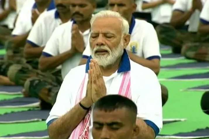 योग दिवस पर पीएम मोदी ने कहा-इससे शांति और सौहार्द्र जुड़े हैं योग दिवस पर पीएम मोदी ने कहा-इससे शांति और सौहार्द्र जुड़े हैं- India TV