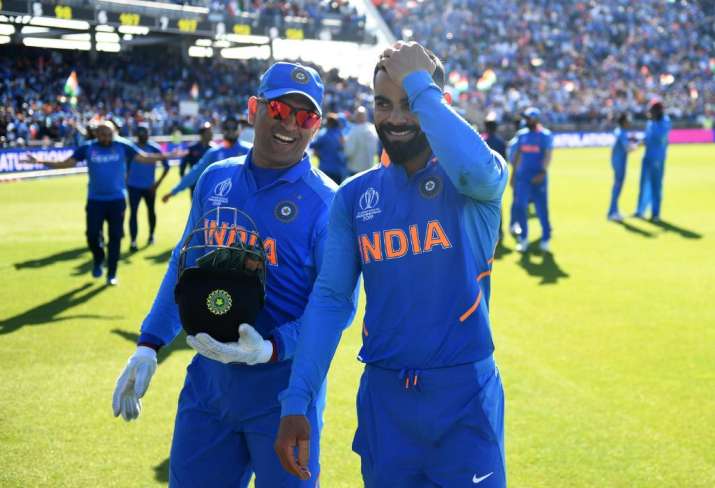 इंग्लैंड के खिलाफ अहम मुकाबले से पहले कोहली ने धोनी और विजय शंकर का किया बचाव इंग्लैंड के खिलाफ अहम मुकाबले से पहले कोहली ने धोनी और विजय शंकर का किया बचाव- India TV Hindi