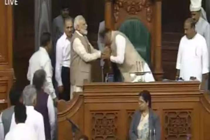 ओम बिरला निर्विरोध लोकसभा स्पीकर चुने गए ओम बिरला निर्विरोध लोकसभा स्पीकर चुने गए- India TV