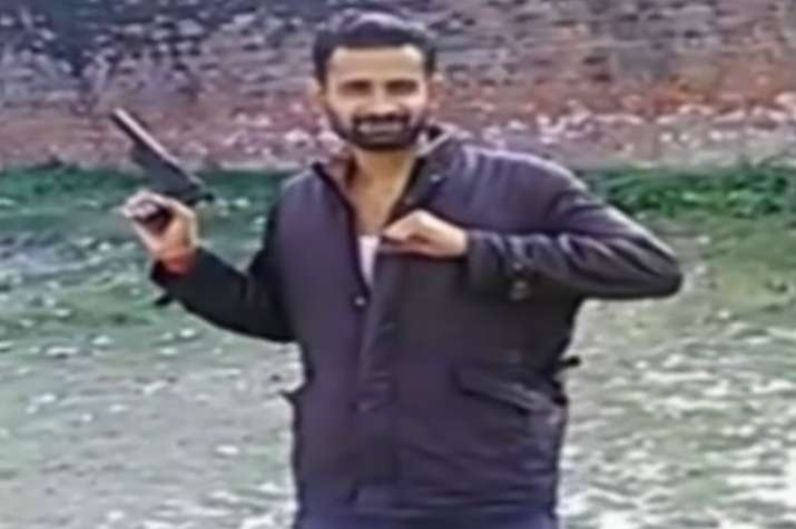 Inmates at the Unnao jail seen in a viral video brandishing weapons | ANI Inmates at the Unnao jail seen in a viral video brandishing weapons | ANI- India TV