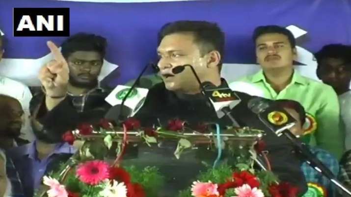 AIMIM leader Akbaruddin Owaisi again give controversial speech AIMIM leader Akbaruddin Owaisi again give controversial speech- India TV Hindi