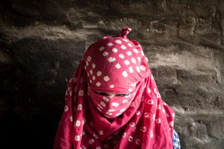नाबालिग बेटी से बलात्कार के आरोप में पिता गिरफ्तार नाबालिग बेटी से बलात्कार के आरोप में पिता गिरफ्तार- India TV