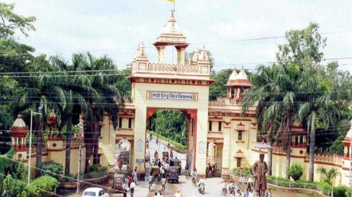 दलित छात्रा को बीएचयू के गार्डो ने शौचालय के इस्तेमाल से रोका दलित छात्रा को बीएचयू के गार्डो ने शौचालय के इस्तेमाल से रोका- India TV