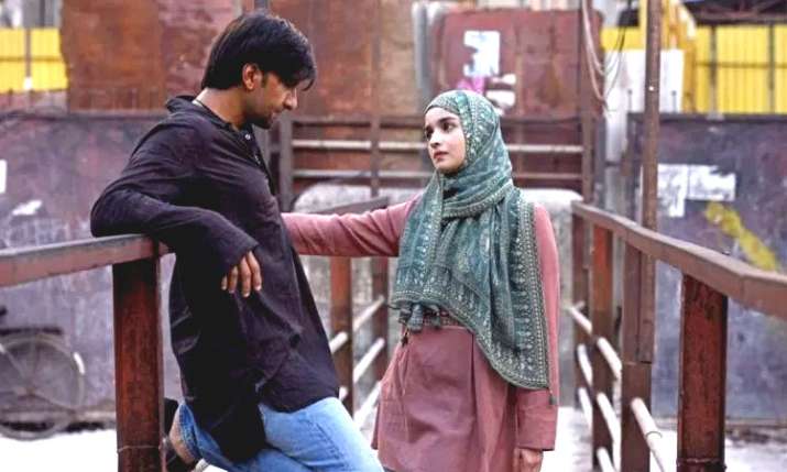 Ranveer Singh and Alia Bhatt in Gully Boy Ranveer Singh and Alia Bhatt in Gully Boy- India TV Hindi