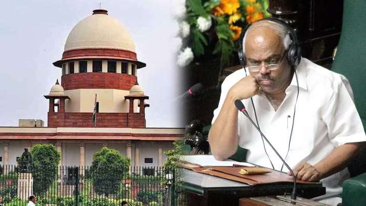 सुप्रीम कोर्ट ने लगाई कर्नाटक विधानसभा स्पीकर को फटकार, मंगलवार तक टला बागी विधायकों पर फैसला सुप्रीम कोर्ट ने लगाई कर्नाटक विधानसभा स्पीकर को फटकार, मंगलवार तक टला बागी विधायकों पर फैसला- India TV