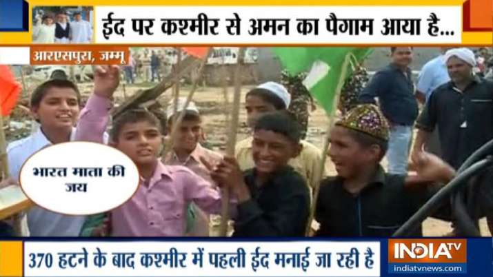 बच्चों ने लगाए 'भारत माता की जय' के नारे बच्चों ने लगाए 'भारत माता की जय' के नारे- India TV