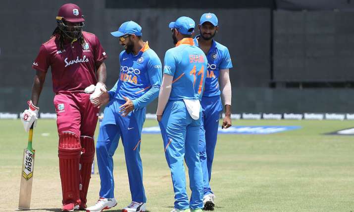 Virat Kohli and Chris Gayle Virat Kohli and Chris Gayle- India TV
