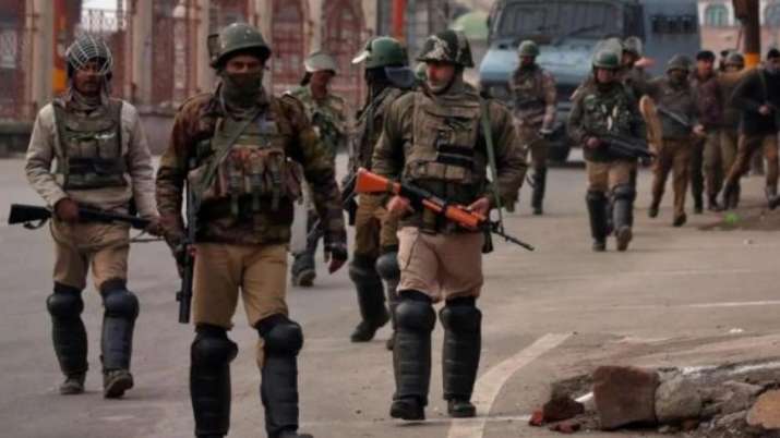जम्मू-कश्मीर में बलों की तैनाती पर आया गृह मंत्रालय का बयान, घाटी-पाकिस्तान में बढ़ी बेचैनी जम्मू-कश्मीर में बलों की तैनाती पर आया गृह मंत्रालय का बयान, घाटी-पाकिस्तान में बढ़ी बेचैनी- India TV