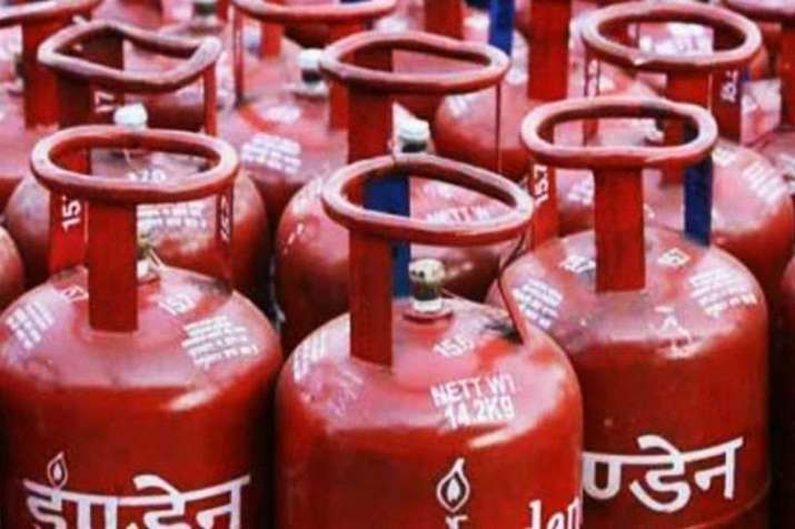 LPG Cylinder price cut by 62 rupees 50 paise per cylinder LPG Cylinder price cut by 62 rupees 50 paise per cylinder- India TV Paisa