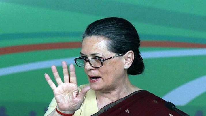 Sonia Gandhi ordered party leaders to not come with Mobile phones during party meetings Sonia Gandhi ordered party leaders to not come with Mobile phones during party meetings- India TV