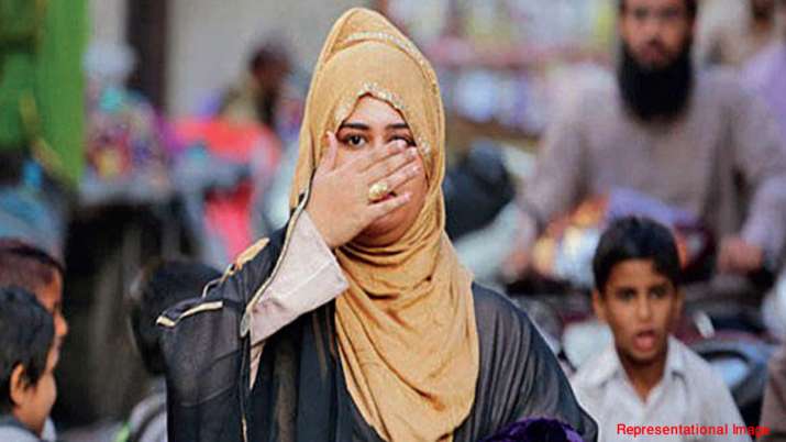 थाने में महिला ने की ट्रिपल तलाक की शिकायत, ससुराल वालों ने काट दी नाक थाने में महिला ने की ट्रिपल तलाक की शिकायत, ससुराल वालों ने काट दी नाक- India TV