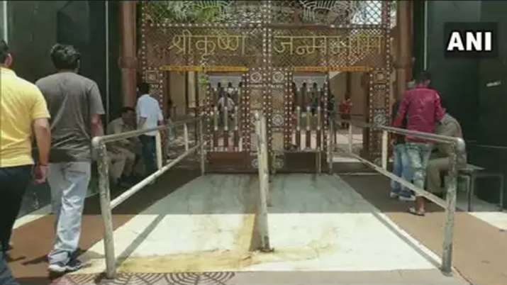 वृन्दावन के प्रेम मंदिर को बम से उड़ाने की धमकी, पुलिस-प्रशासन में मचा हड़कंप वृन्दावन के प्रेम मंदिर को बम से उड़ाने की धमकी, पुलिस-प्रशासन में मचा हड़कंप- India TV
