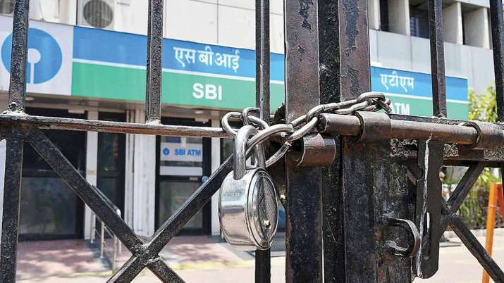 Bank officers' union threatens 2-day strike from Sep 26 against mergers Bank officers' union threatens 2-day strike from Sep 26 against mergers- India TV Paisa