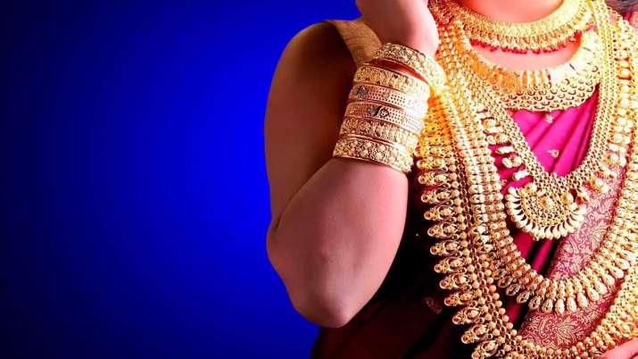 Gold slips Rs 40 to Rs 39,600 on muted demand | Gold Rate Today: सुस्त मांग  के कारण सोना 40 रुपए घटकर हुआ 39,600 रुपए प्रति 10 ग्राम पर बंद - India TV  Hindi News
