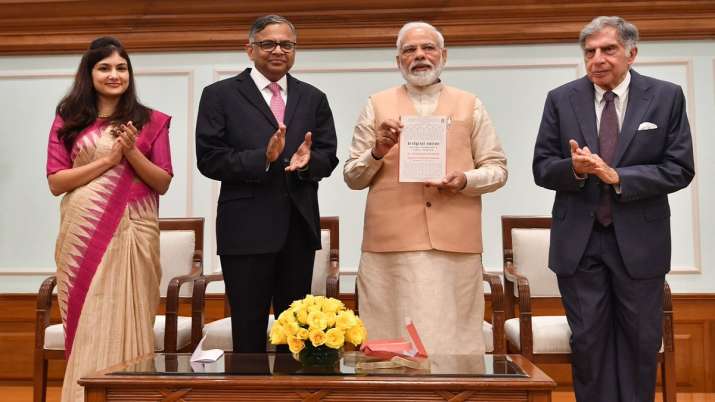 प्रधानमंत्री नरेंद्र मोदी ने 'बिजिटल नेशन' नामक किताब का विमोचन किया। प्रधानमंत्री नरेंद्र मोदी ने 'बिजिटल नेशन' नामक किताब का विमोचन किया।- India TV Paisa