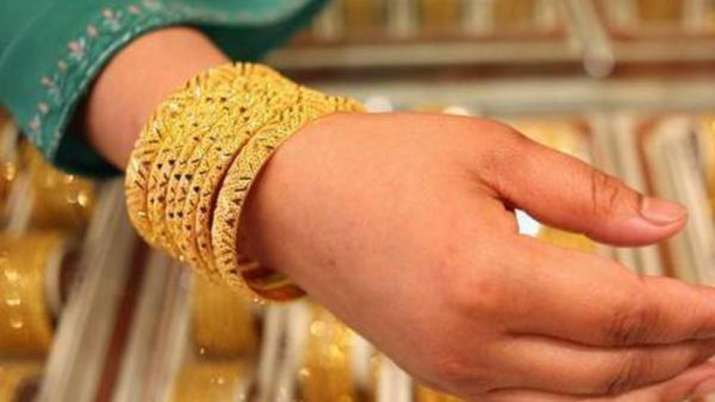 Gold falls by Rs 145 on weak global trends, strong rupee Gold falls by Rs 145 on weak global trends, strong rupee- India TV Paisa