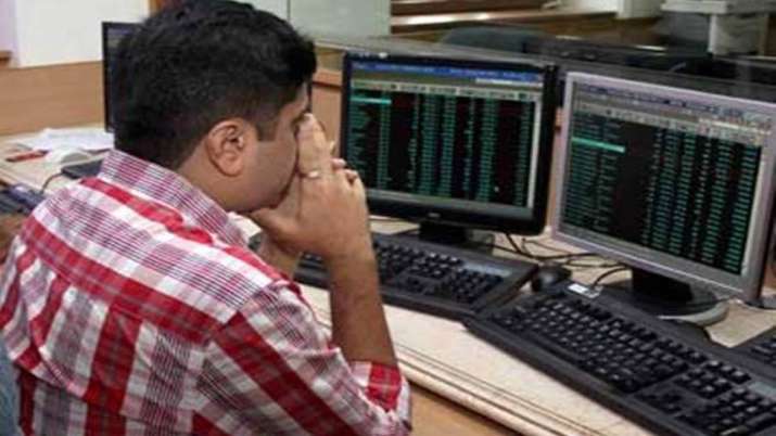 Sensex plunges 297 pts; IndusInd Bank tanks 6.15 pc Sensex plunges 297 pts; IndusInd Bank tanks 6.15 pc- India TV Paisa